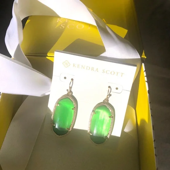 NWOT Kendra Scott RARE & Retired Elle Earrings Peridot & Yellow Gold Very HTF! - Picture 3 of 8